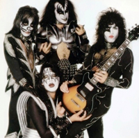 Kiss получила звезду на «Аллее славы» в Голливуде за достижения и вклад в области музыки