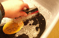 Виниловые пластинки можно чистить с помощью средства для мытья посуды