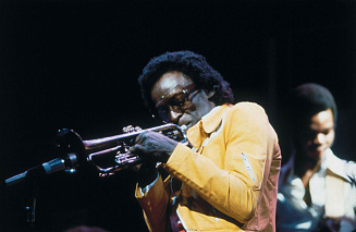 Открываем предзаказ Miles Davis ─ Agharta: юбилейное нумерованное переиздание 